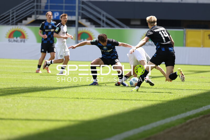 Zweikampf um den Ball