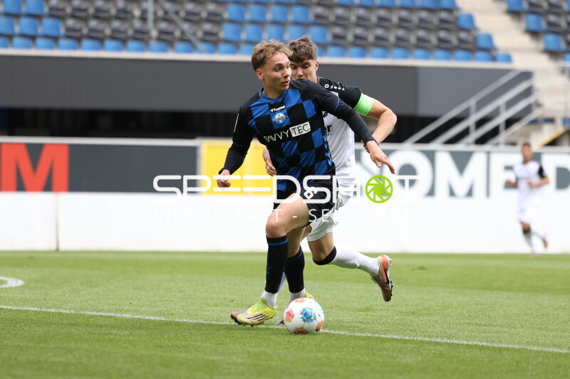 Zweikampf um den Ball