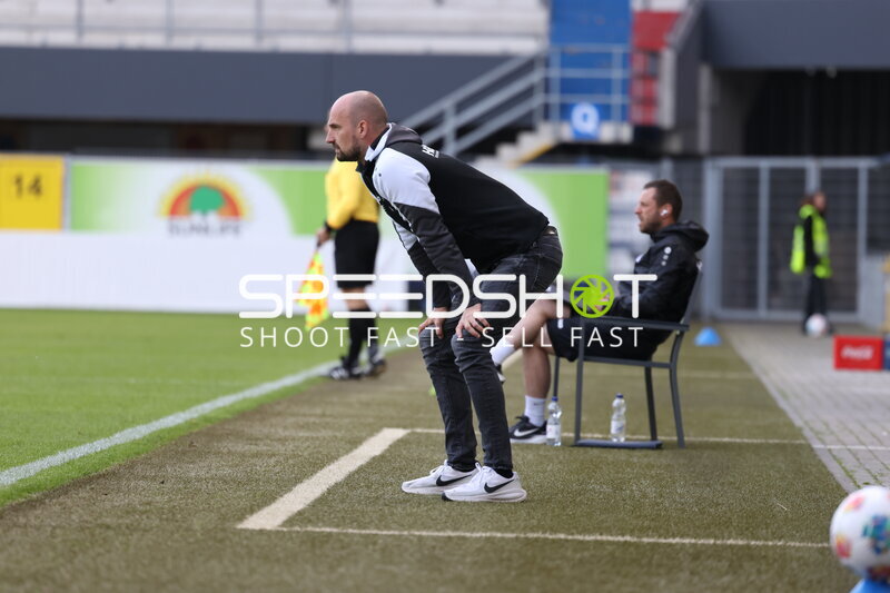 Trainer an der Seitenlinie