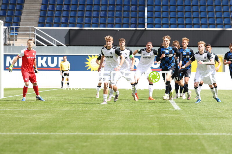 Zweikampf in der Home Deluxe Arena