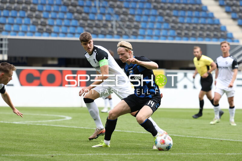Zweikampf in der Home Deluxe Arena