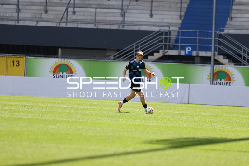 Spieler mit Ball in Aktion