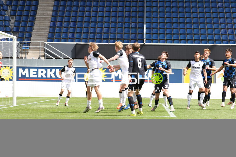 Zweikampf in der Home Deluxe Arena