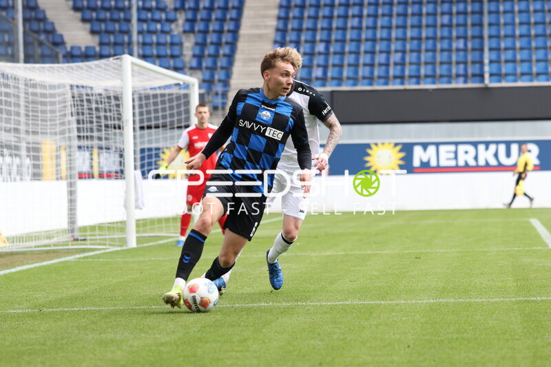 Spieler mit Ball in Aktion