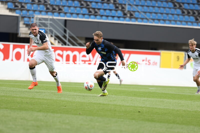 Zweikampf in der Home Deluxe Arena
