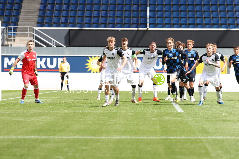 Zweikampf in der Home Deluxe Arena