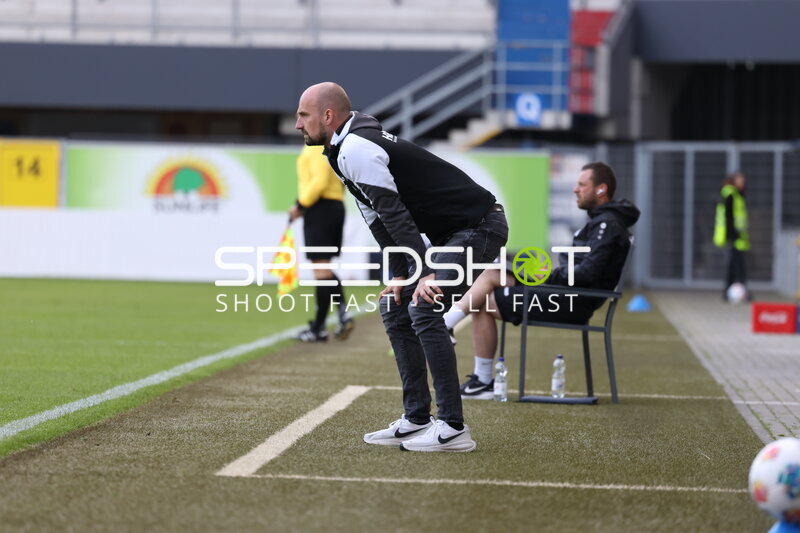 Trainer an der Seitenlinie
