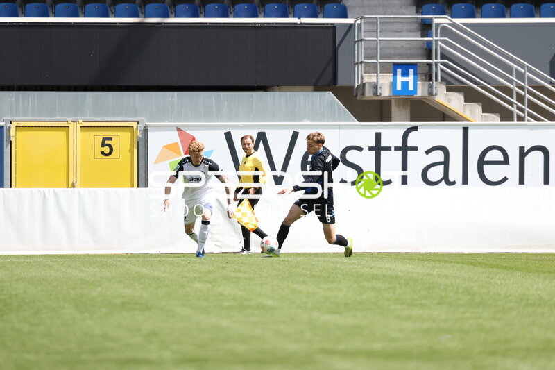 Zweikampf um den Ball