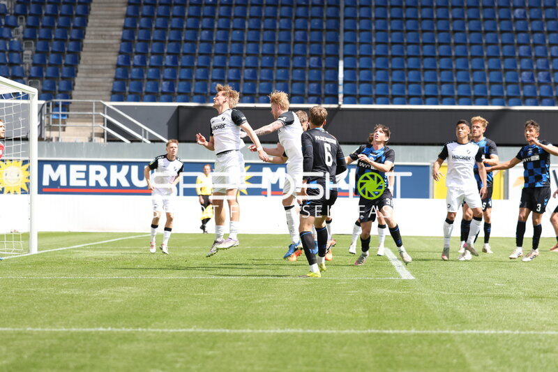Zweikampf in der Home Deluxe Arena