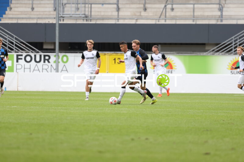 Zweikampf in der Home Deluxe Arena