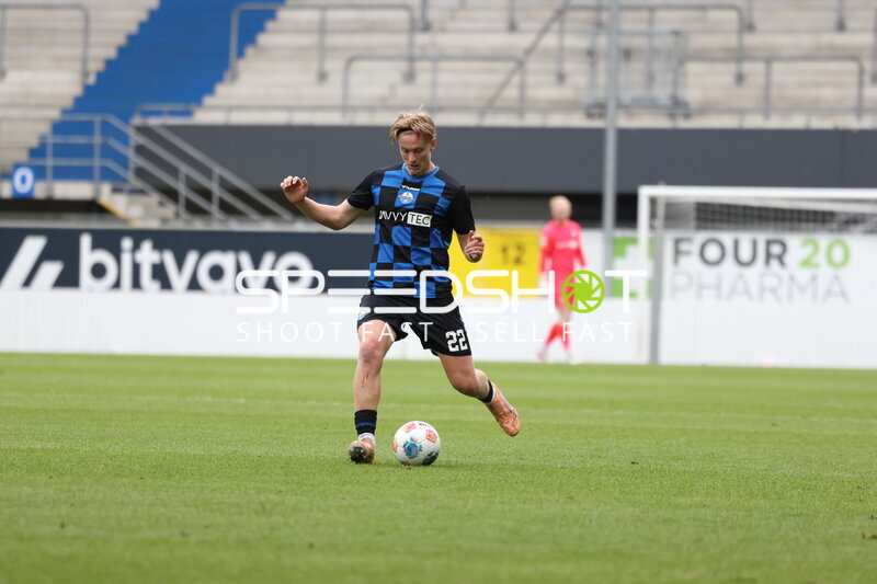 Spieler mit Ball in Aktion