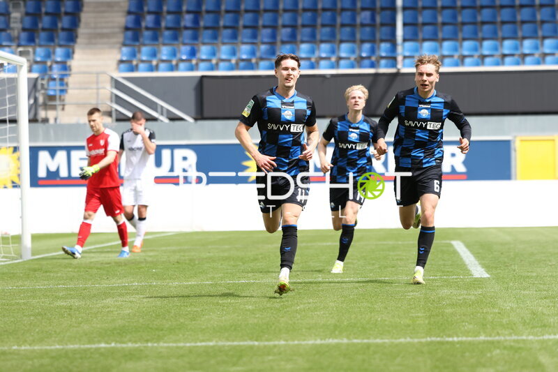 Jubel in der Home Deluxe Arena
