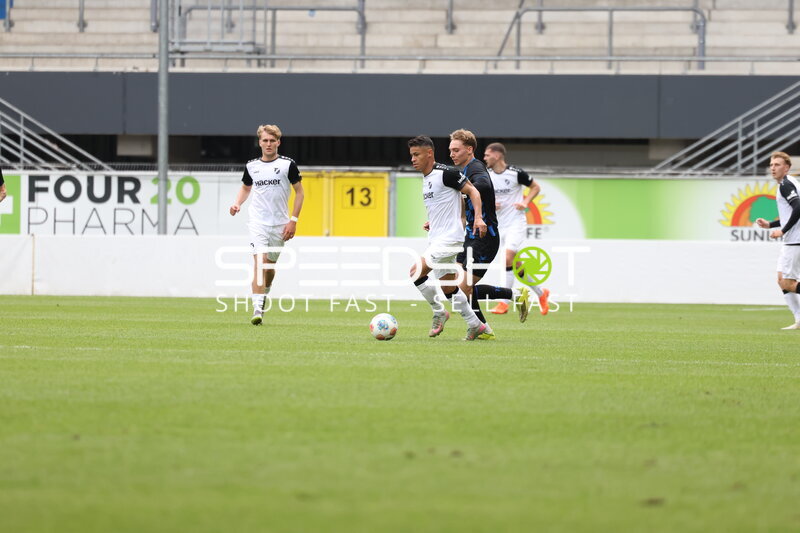 Zweikampf in der Home Deluxe Arena