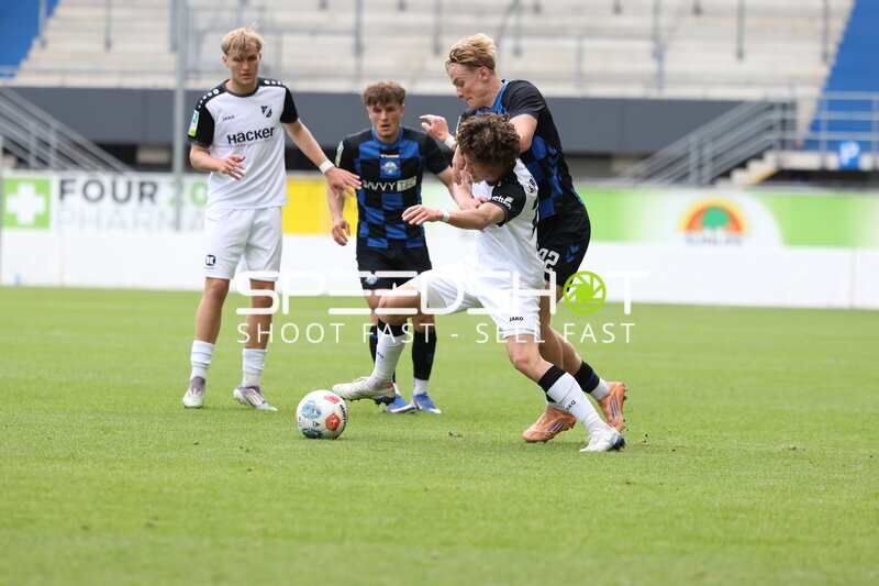 Zweikampf um den Ball