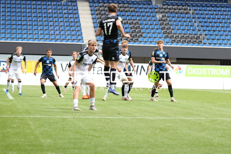 Zweikampf in der Home Deluxe Arena