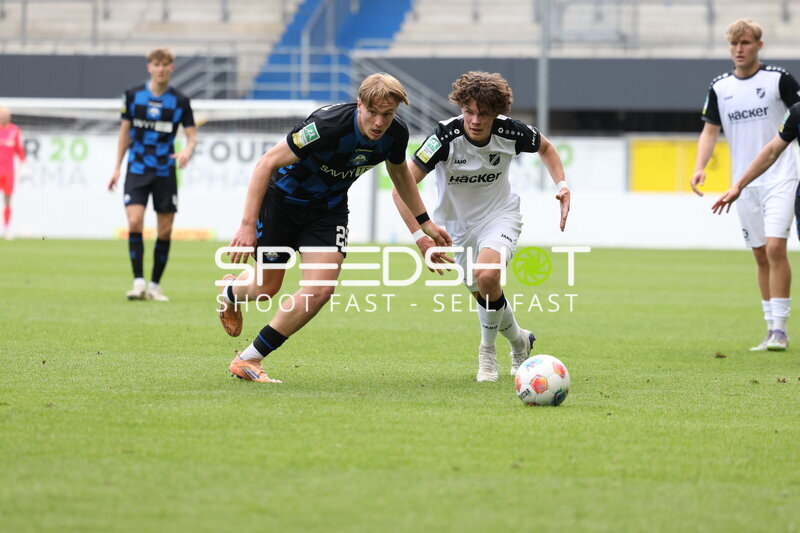Kampf um den Ball