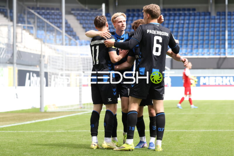 Jubel in der Home Deluxe Arena