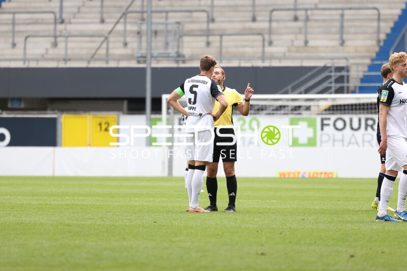 Schiedsrichter ermahnt Maximilian Hippe (5; SV Rödinghausen)
