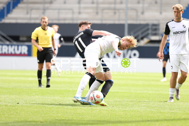 Zweikampf um den Ball