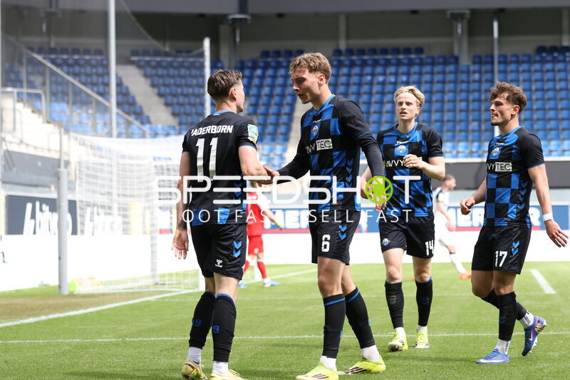 Spieler begrüßen sich