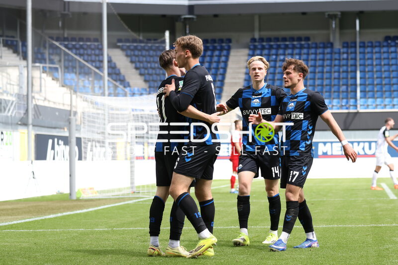 Jubel in der Home Deluxe Arena