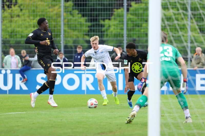 Zweikampf in der Home Deluxe Arena