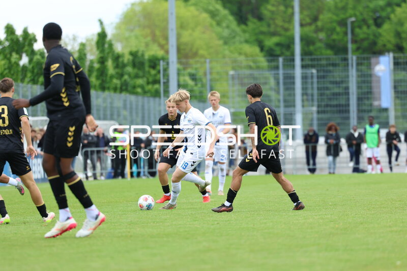 Ballkontrolle und Verteidigung