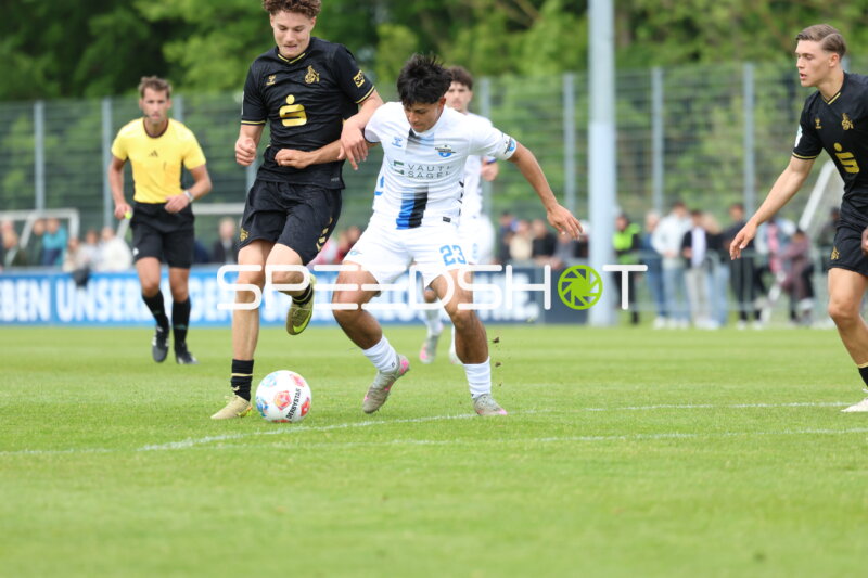 Zweikampf um den Ball