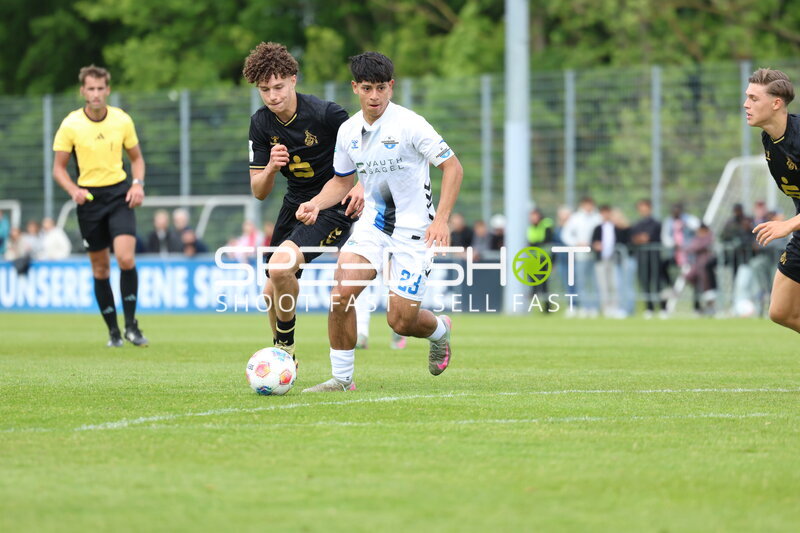 Zweikampf um den Ball