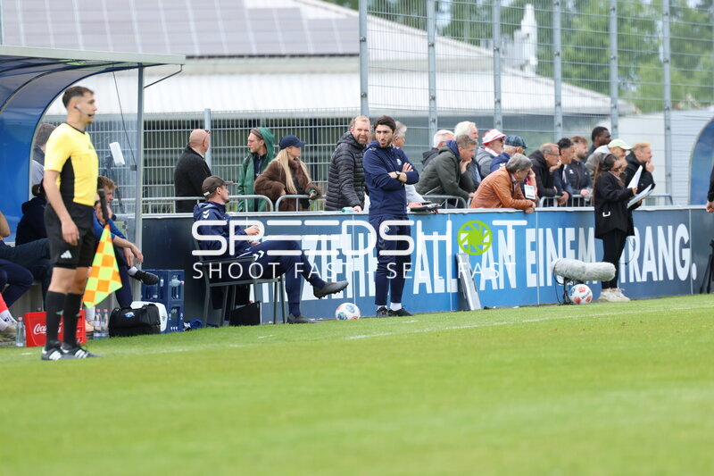 Trainer an der Seitenlinie
