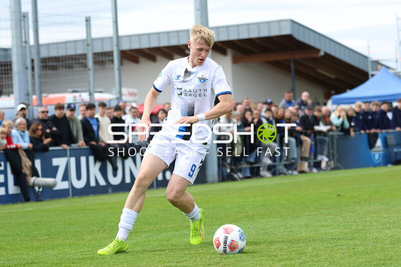 Spieler mit Ball in Aktion
