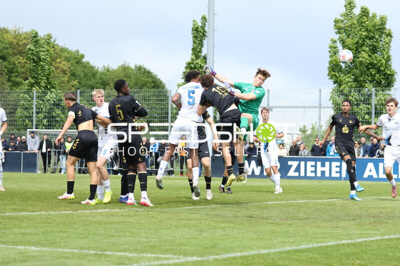 Zweikampf um den Ball