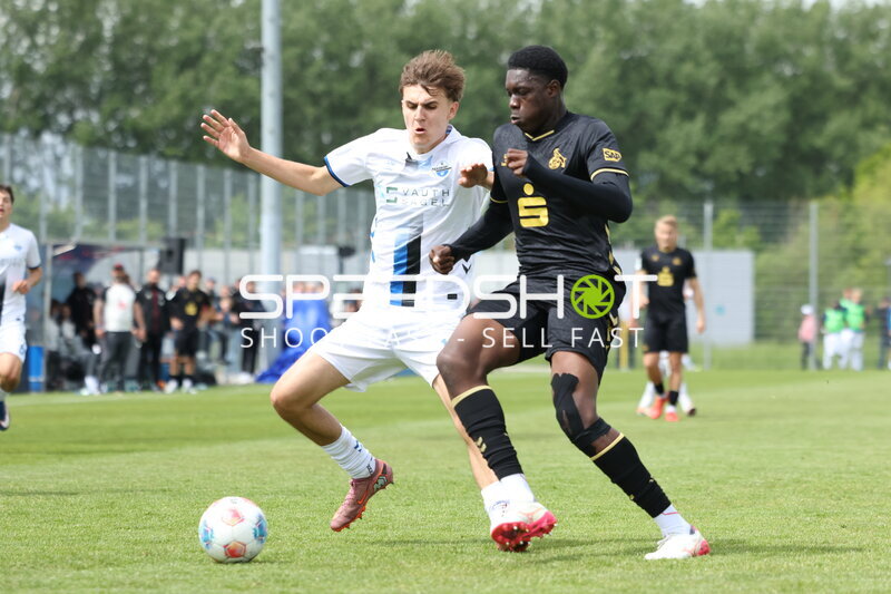Zweikampf um den Ball