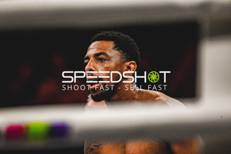 Shae Green kämpft bei der Night of the Heavyweights gegen Oluwole Ciosek