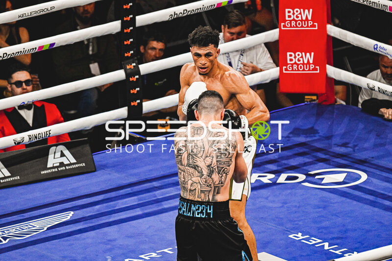 Alexander Okafor (#108, VIP) gegen Elija Uelkuseven – Night of the Heavyweights Mannheim