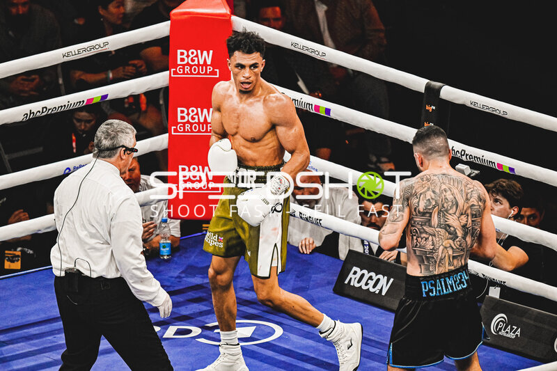 Alexander Okafor (#108) gegen Elija Uelkuseven – Night of the Heavyweights in Mannheim