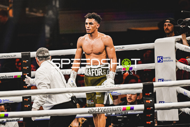 Alexander Okafor (#108, VIP) gegen Elija Uelkuseven - Night of the Heavyweights