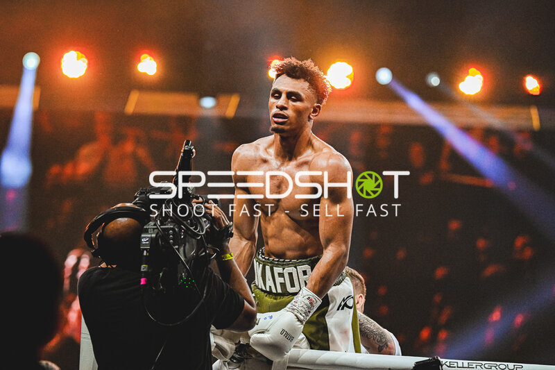 Alexander Okafor (#108, VIP) kämpft gegen Elija Uelkuseven bei Ringside in Mannheim