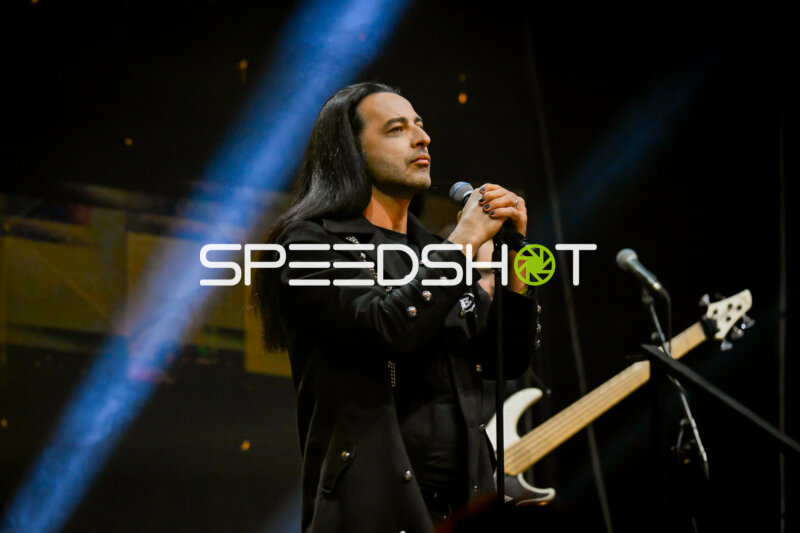 Bülent Ceylan performt mit Band auf der Ringside Night of the Heavyweights