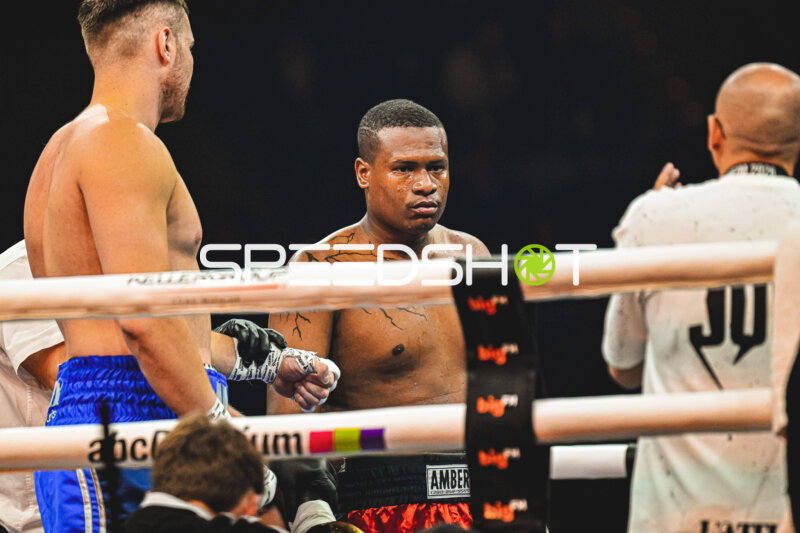 Edwin Castillo nach Knockout gegen Viktor Jurk in der SAP Arena