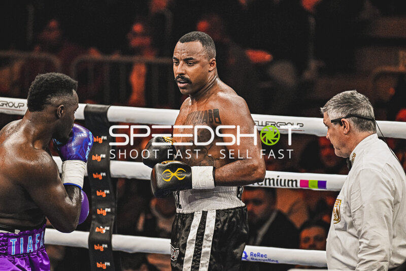 Nelvie Tiafack kämpft bei der Night of the Heavyweights gegen Mateus Munhoz Ringside, 15.05.2026, SAP Arena
