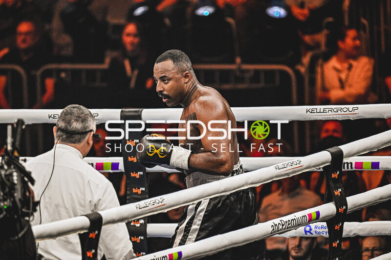 Nelvie Tiafack kämpft bei der Night of the Heavyweights gegen Mateus Munhoz Ringside, 15.05.2026, SAP Arena