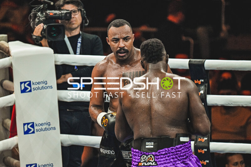 Nelvie Tiafack kämpft bei der Night of the Heavyweights gegen Mateus Munhoz Ringside, 15.05.2026, SAP Arena