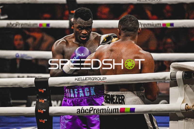 Nelvie Tiafack kämpft bei der Night of the Heavyweights gegen Mateus Munhoz Ringside, 15.05.2026, Mannheim, SAP Arena