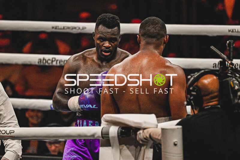 Nelvie Tiafack kämpft bei der Night of the Heavyweights gegen Mateus Munhoz Ringside, 15.05.2026, SAP Arena
