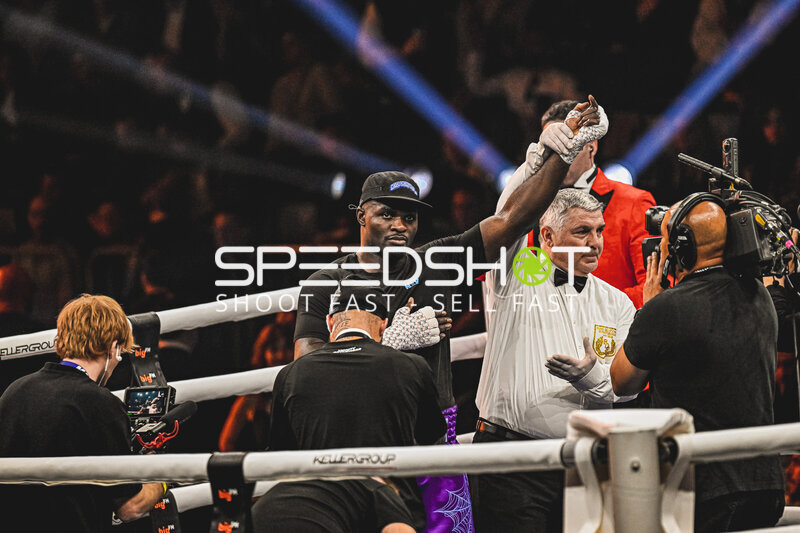 Nelvie Tiafack kämpft bei der Night of the Heavyweights gegen Mateus Munhoz Ringside, 15.05.2026, SAP Arena
