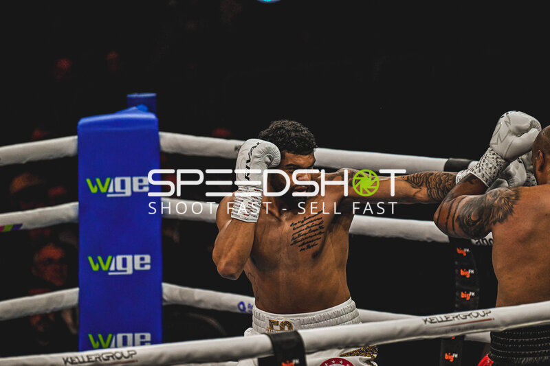 Emanuel Odiase (#903) vs. Nick Webb – Schwergewicht-Schlagabtausch in Mannheim