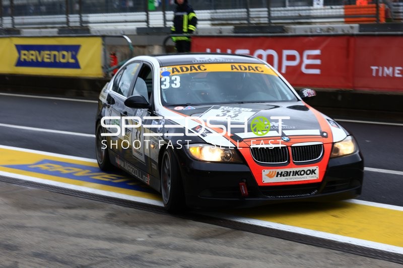 BMW 3er Limousine kämpft auf der Nordschleife