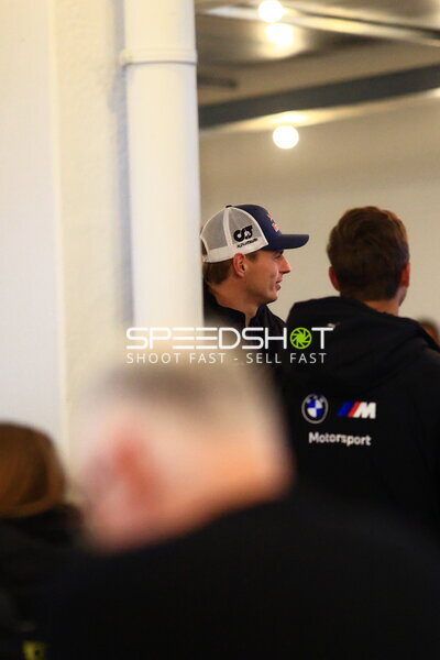 Max Verstappen im Fahrerlager während der 24h Nürburgring Vorbereitungen