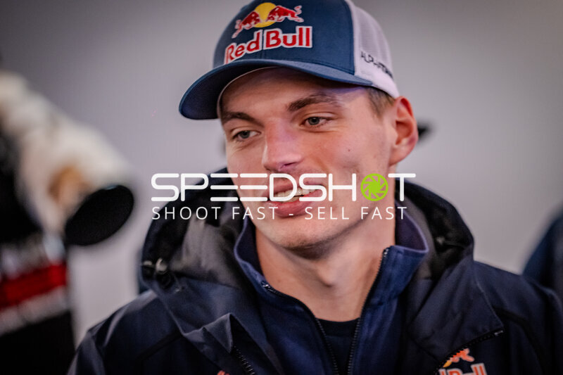 Max Verstappen bei Pressekonferenz am Nürburgring